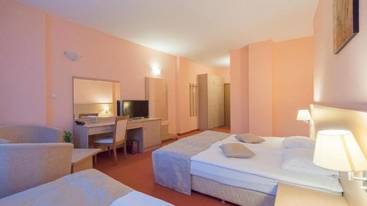 TRIPLE STANDARD Room