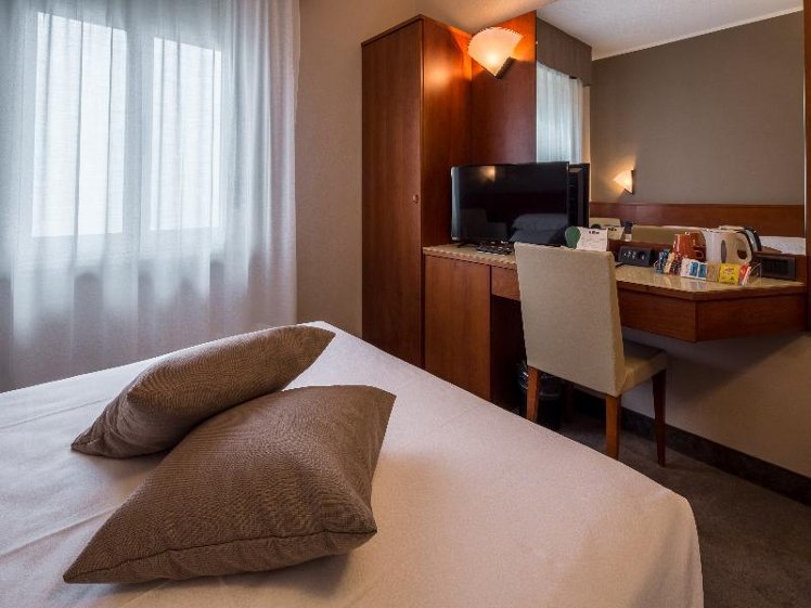 SINGLE STANDARD Room