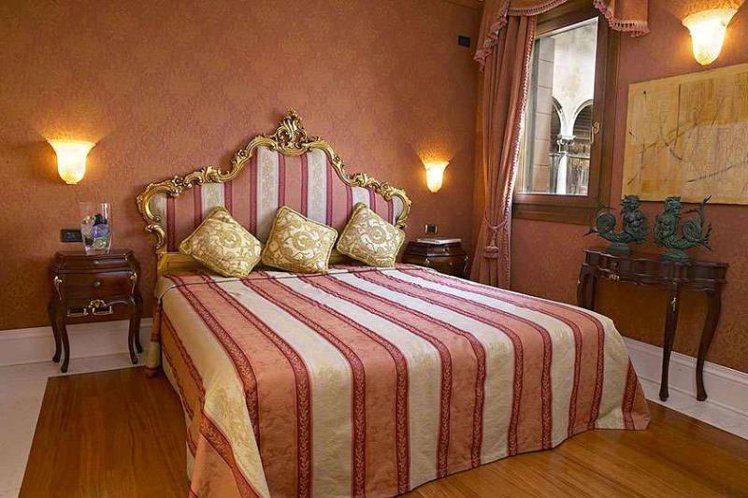 DOUBLE CANAL VIEW Room