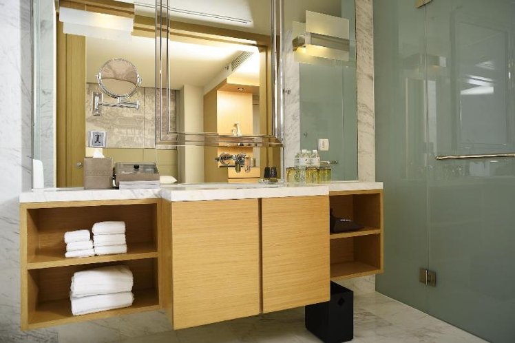DOUBLE EXECUTIVE KING BED Room