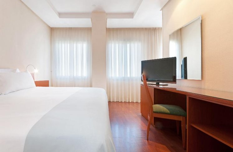 DOUBLE PREMIUM QUEEN BED Room