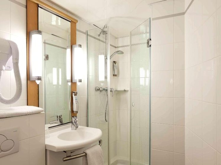 DOUBLE WITH DOUBLE BED Room
