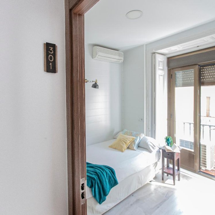 SINGLE STANDARD Room