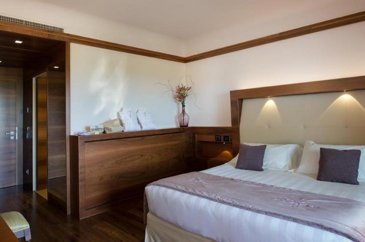 Double or Twin DELUXE Room