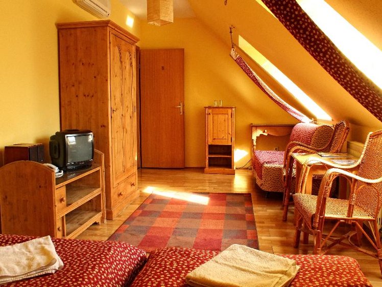 TRIPLE STANDARD Room