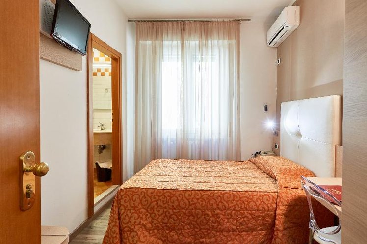 SINGLE STANDARD Room