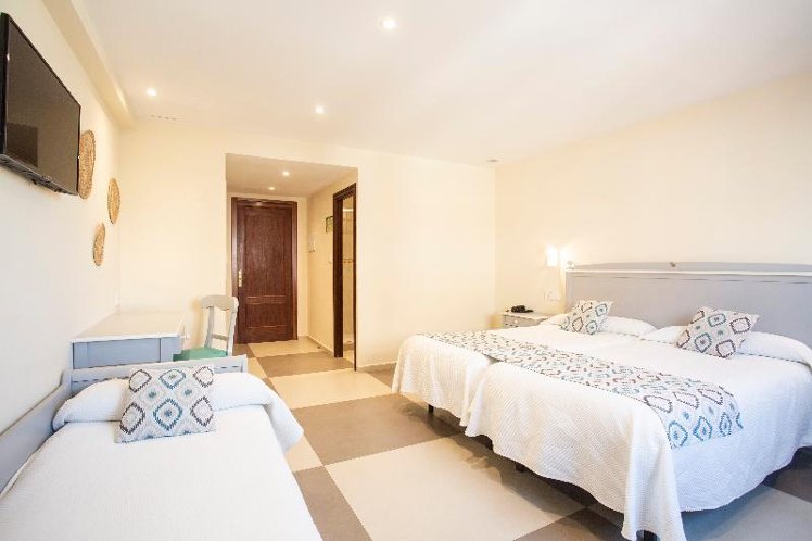 TRIPLE STANDARD Room