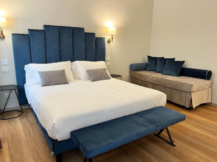 JUNIOR SUITE STANDARD Room
