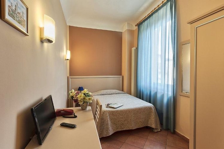SINGLE STANDARD Room