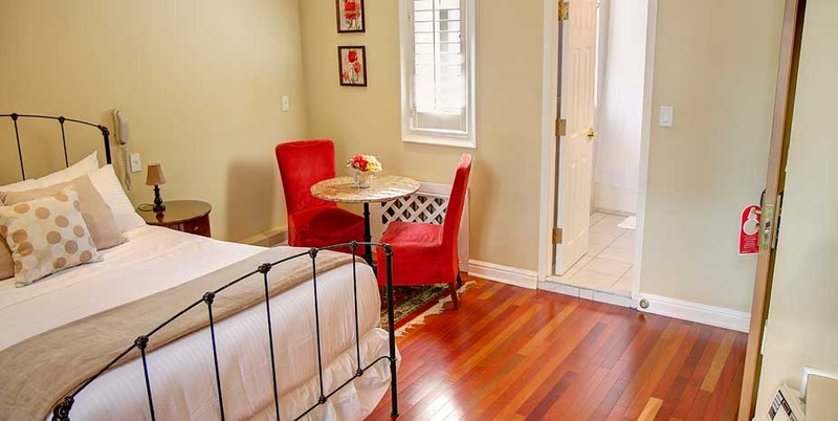 DOUBLE QUEEN SIZE BED Room