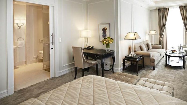 JUNIOR SUITE DELUXE Room