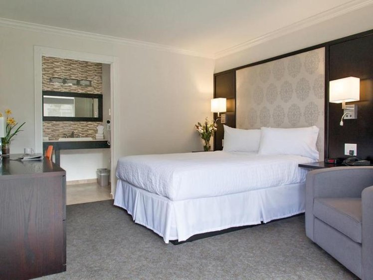 DOUBLE DELUXE QUEEN BED Room