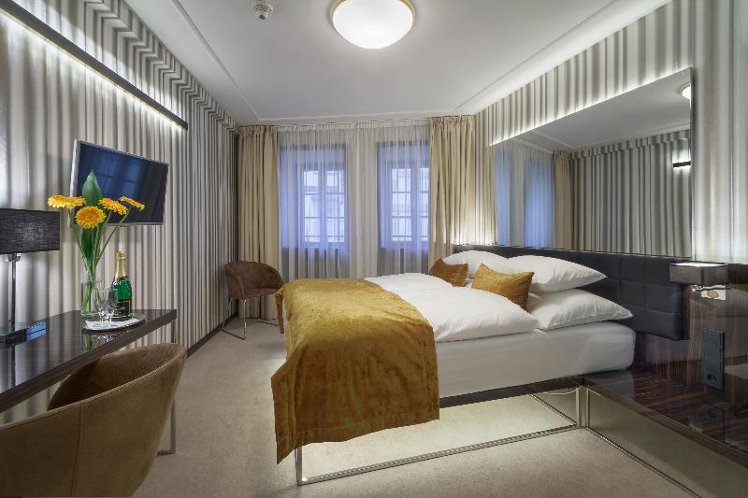TRIPLE STANDARD Room