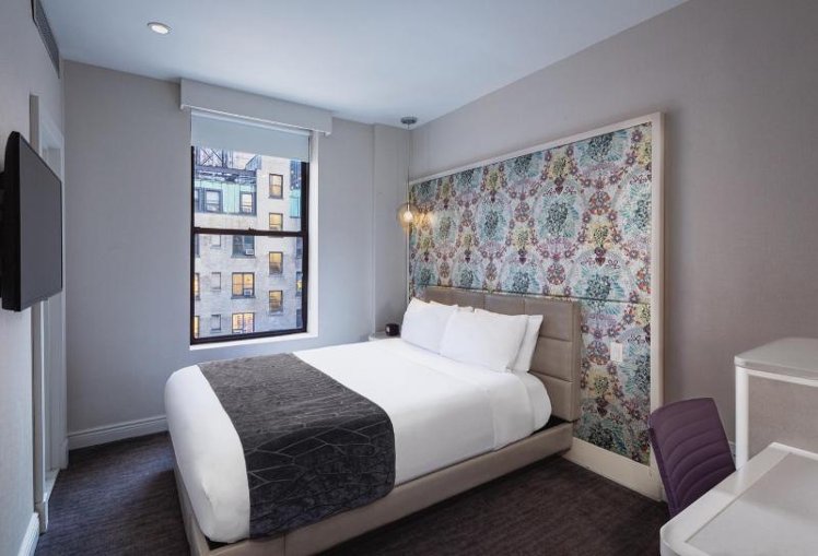 DOUBLE QUEEN SIZE BED Room