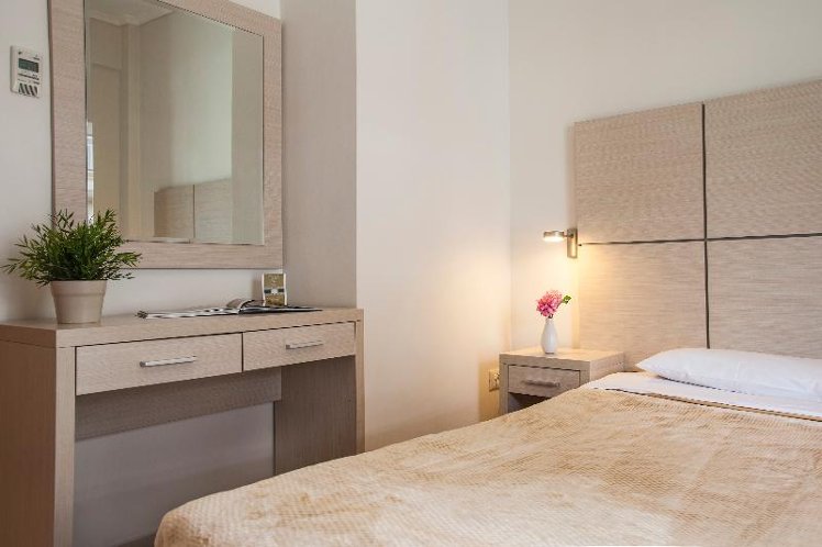 SINGLE STANDARD Room