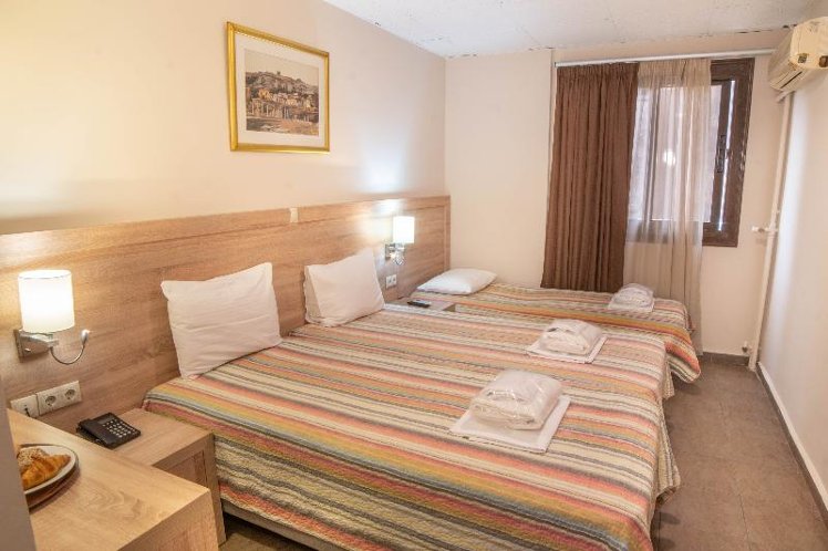TRIPLE STANDARD Room