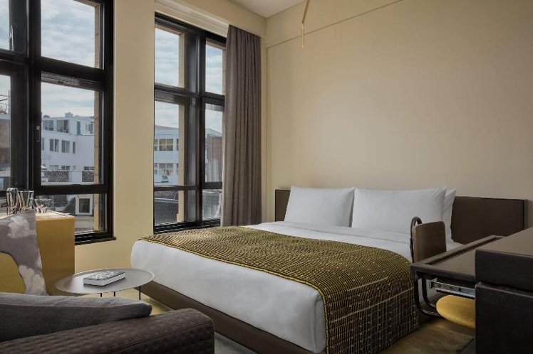 DOUBLE KING SIZE BED Room