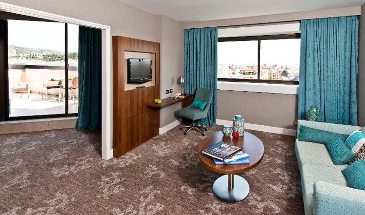 SUITE KING SIZE BED Room
