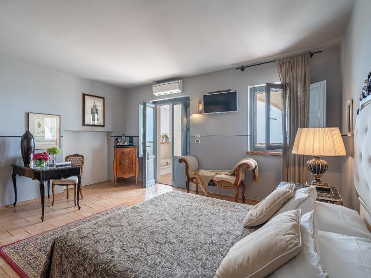 DOUBLE DELUXE SEA VIEW Room
