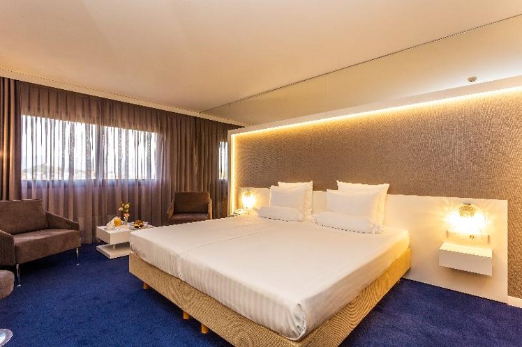 DOUBLE SINGLE USE DELUXE Room
