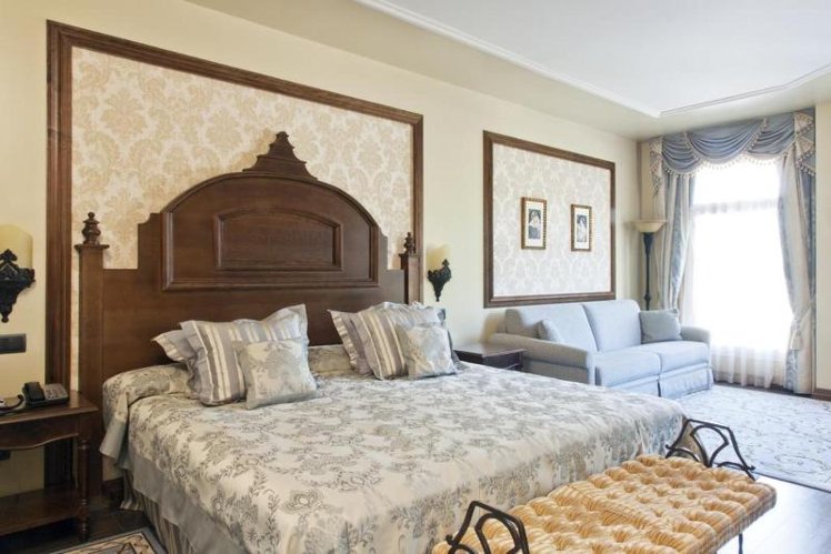 Double or Twin DELUXE Room