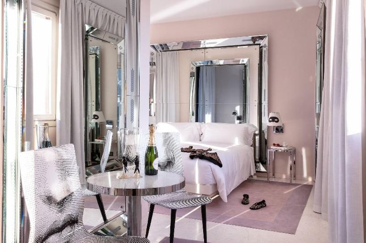 SUITE CITY VIEW KING BED Room