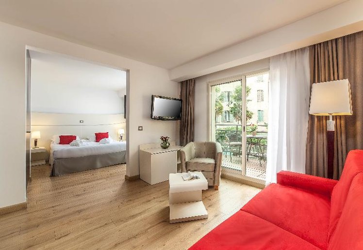 JUNIOR SUITE STANDARD Room