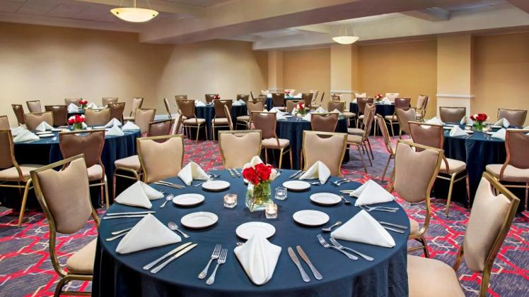 Four Points by Sheraton Plainview Long Island