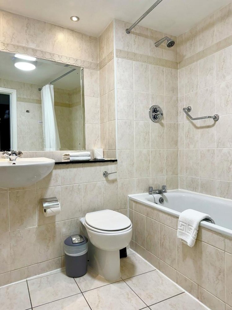 TRIPLE TWO BEDS Room