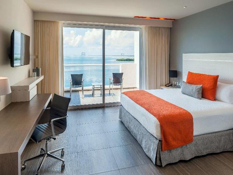DOUBLE DELUXE KING BED Room