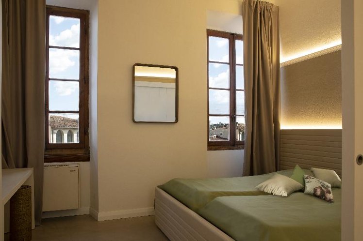 SUITE CAPACITY 6 THREE BEDROOM Room