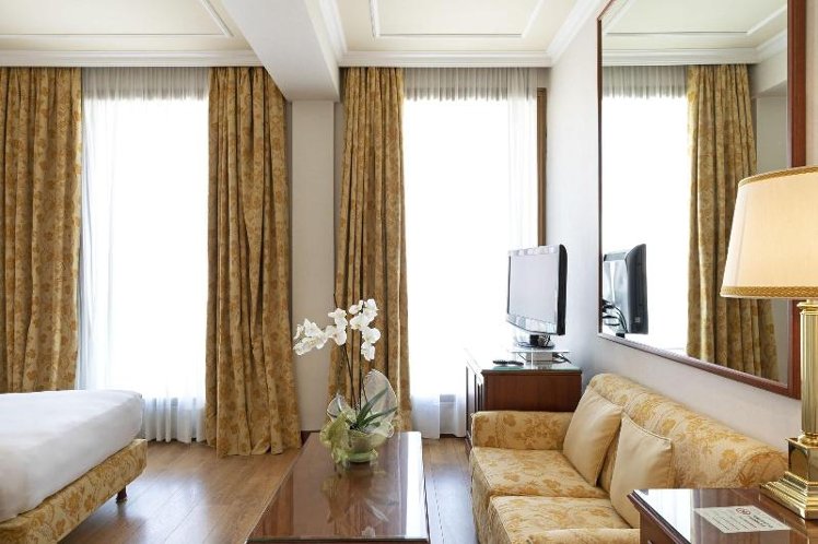 DOUBLE SUPERIOR KING BED Room