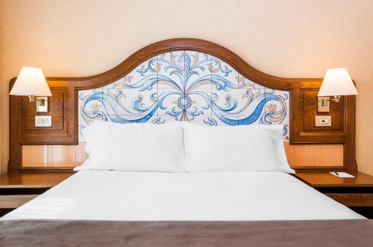 DOUBLE STANDARD Room