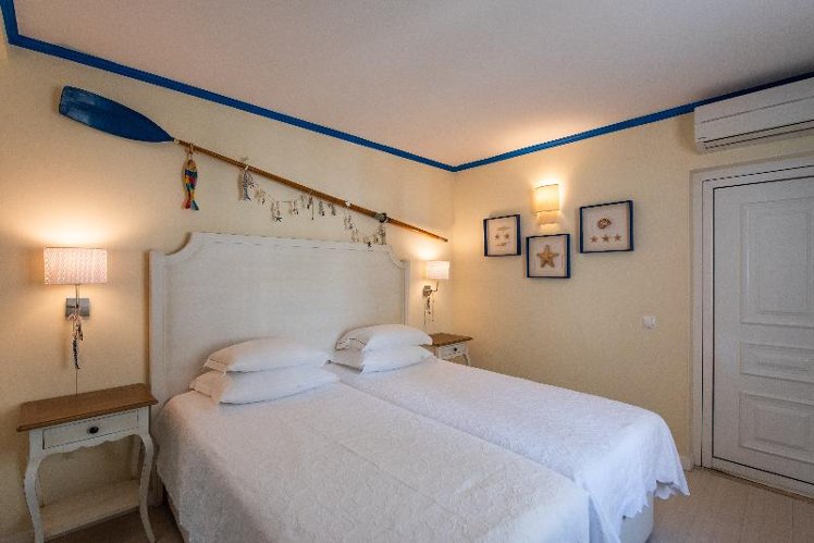 TWIN POOL VIEW Room