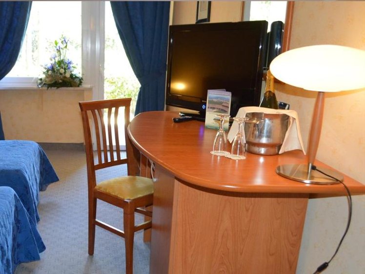 TRIPLE CAPACITY 3 Room
