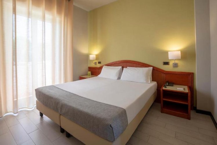 TRIPLE STANDARD Room