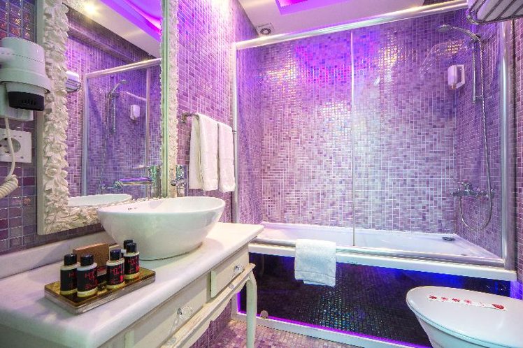 Double or Twin DELUXE Room