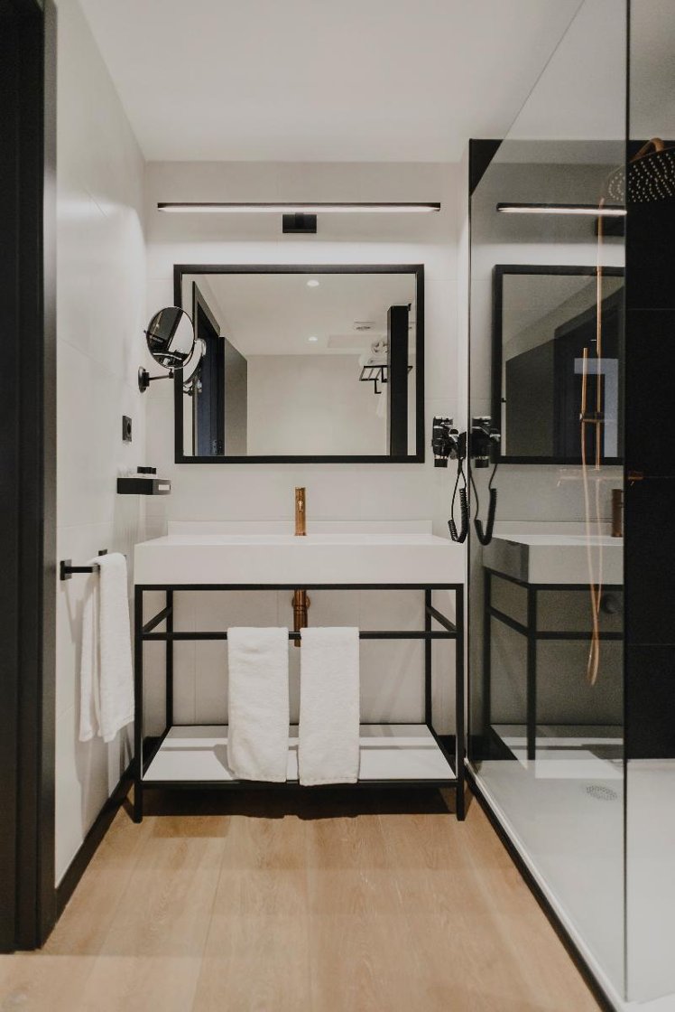DOUBLE STANDARD Room