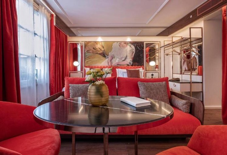 Double or Twin DELUXE Room