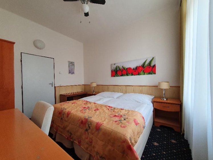 DOUBLE WITH SHARED BATHROOM Room