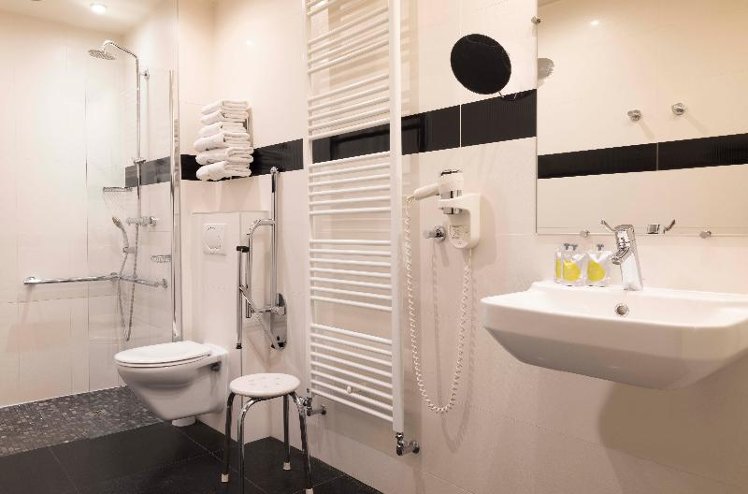 TRIPLE STANDARD Room