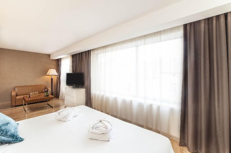 JUNIOR SUITE STANDARD Room
