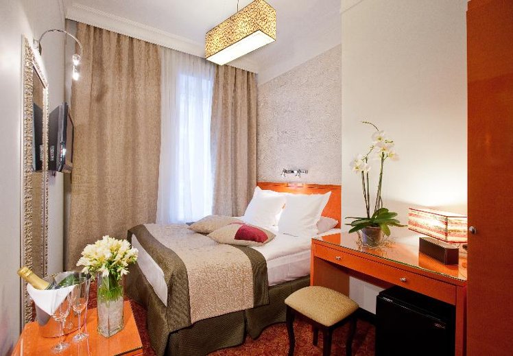 DOUBLE STANDARD Room