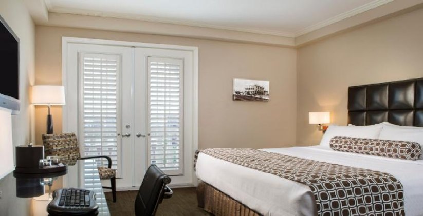DOUBLE KING SIZE BED Room