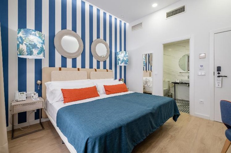 DOUBLE STANDARD Room