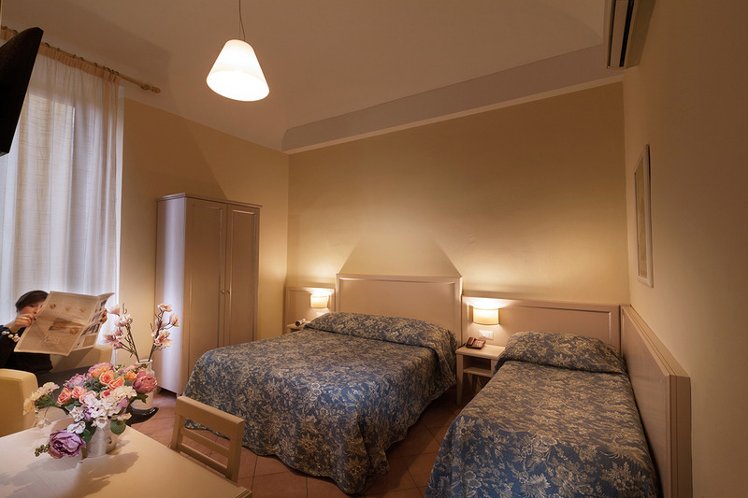 TRIPLE STANDARD Room