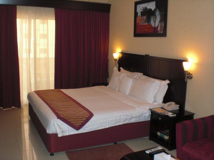 STUDIO EXECUTIVE Room