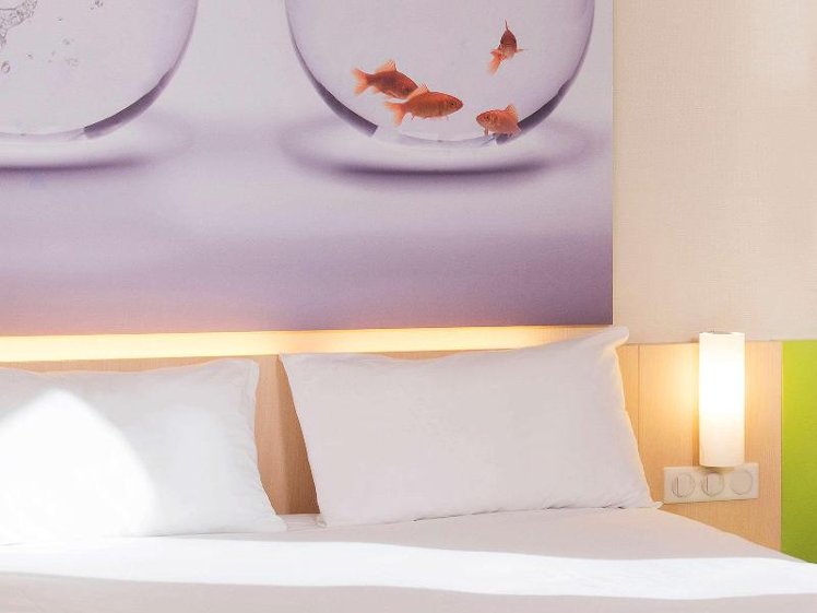 DOUBLE WITH DOUBLE BED Room