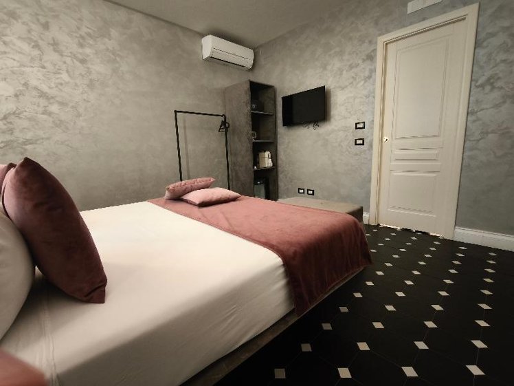 DOUBLE STANDARD Room