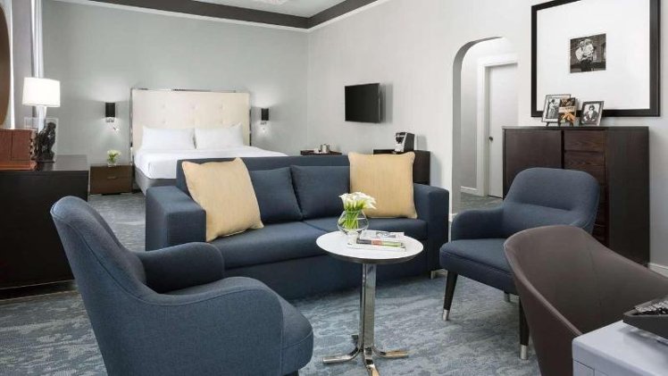 SUITE KING SIZE BED Room